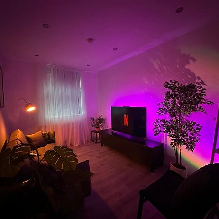 Retro Suite A Luxury Apartment With King Size Bed Wii Games And Entertainment Лестер Екстер'єр фото